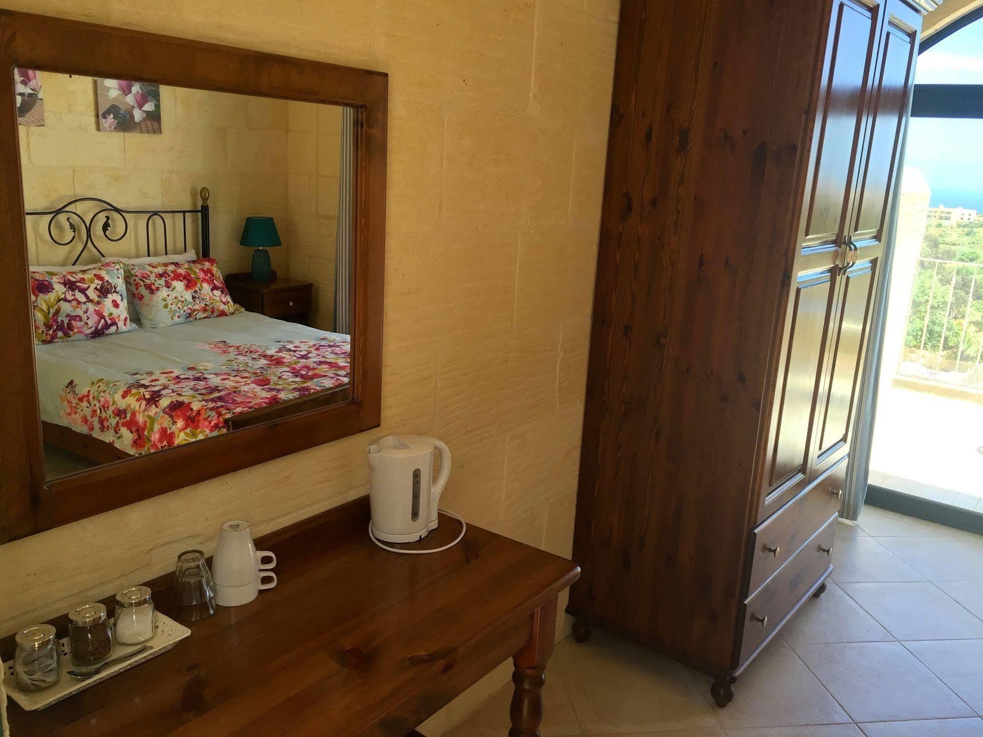 Ellie Boo Bed & Breakfast วิกตอเรีย ภายนอก รูปภาพ