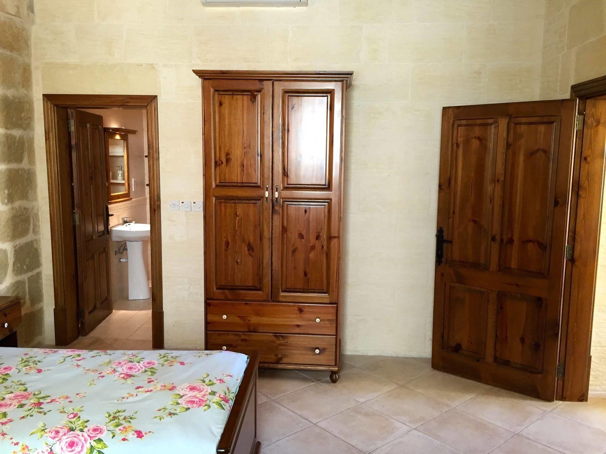 Ellie Boo Bed & Breakfast วิกตอเรีย ภายนอก รูปภาพ