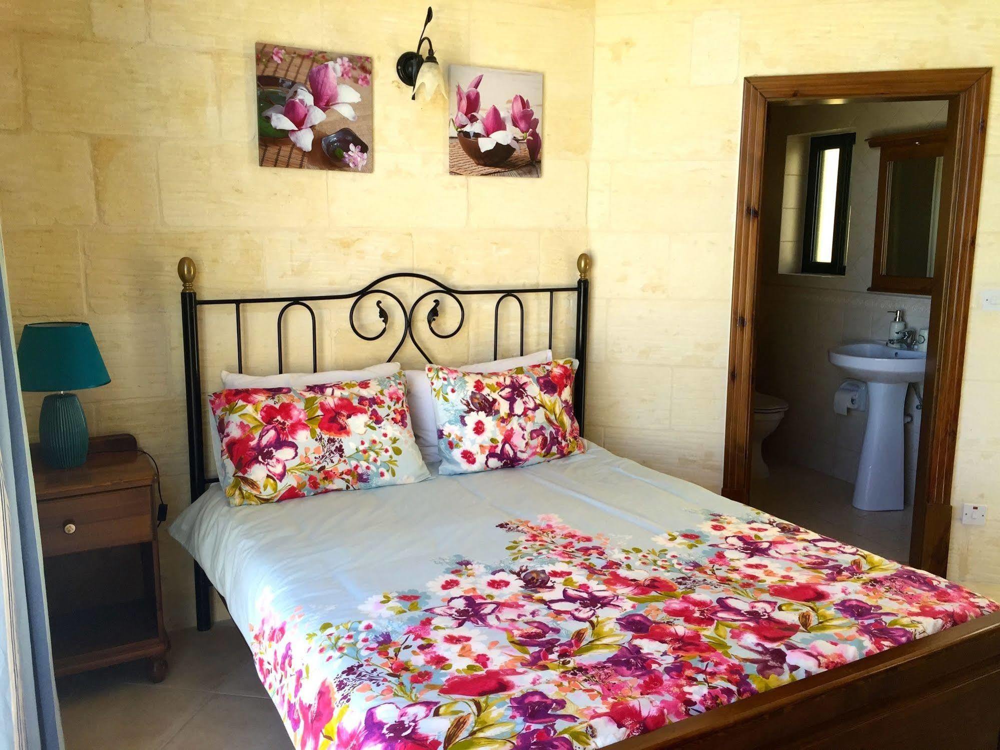 Ellie Boo Bed & Breakfast วิกตอเรีย ภายนอก รูปภาพ