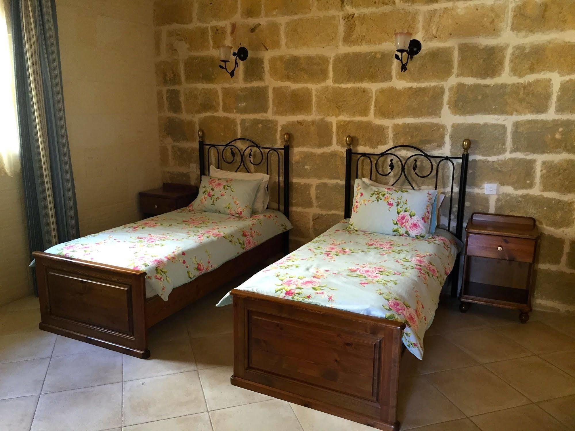 Ellie Boo Bed & Breakfast วิกตอเรีย ภายนอก รูปภาพ