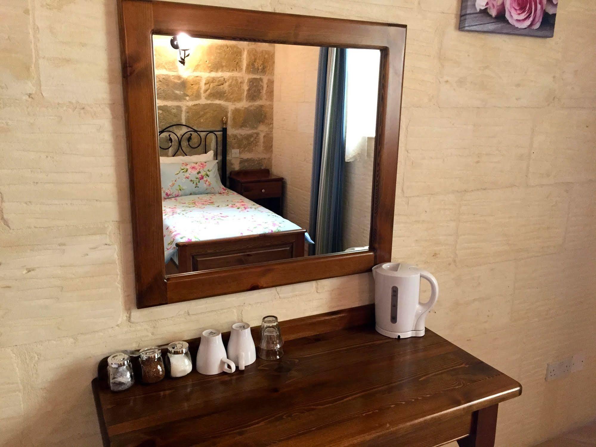 Ellie Boo Bed & Breakfast วิกตอเรีย ภายนอก รูปภาพ