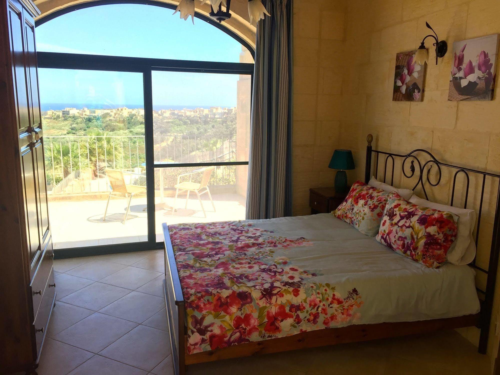 Ellie Boo Bed & Breakfast วิกตอเรีย ภายนอก รูปภาพ
