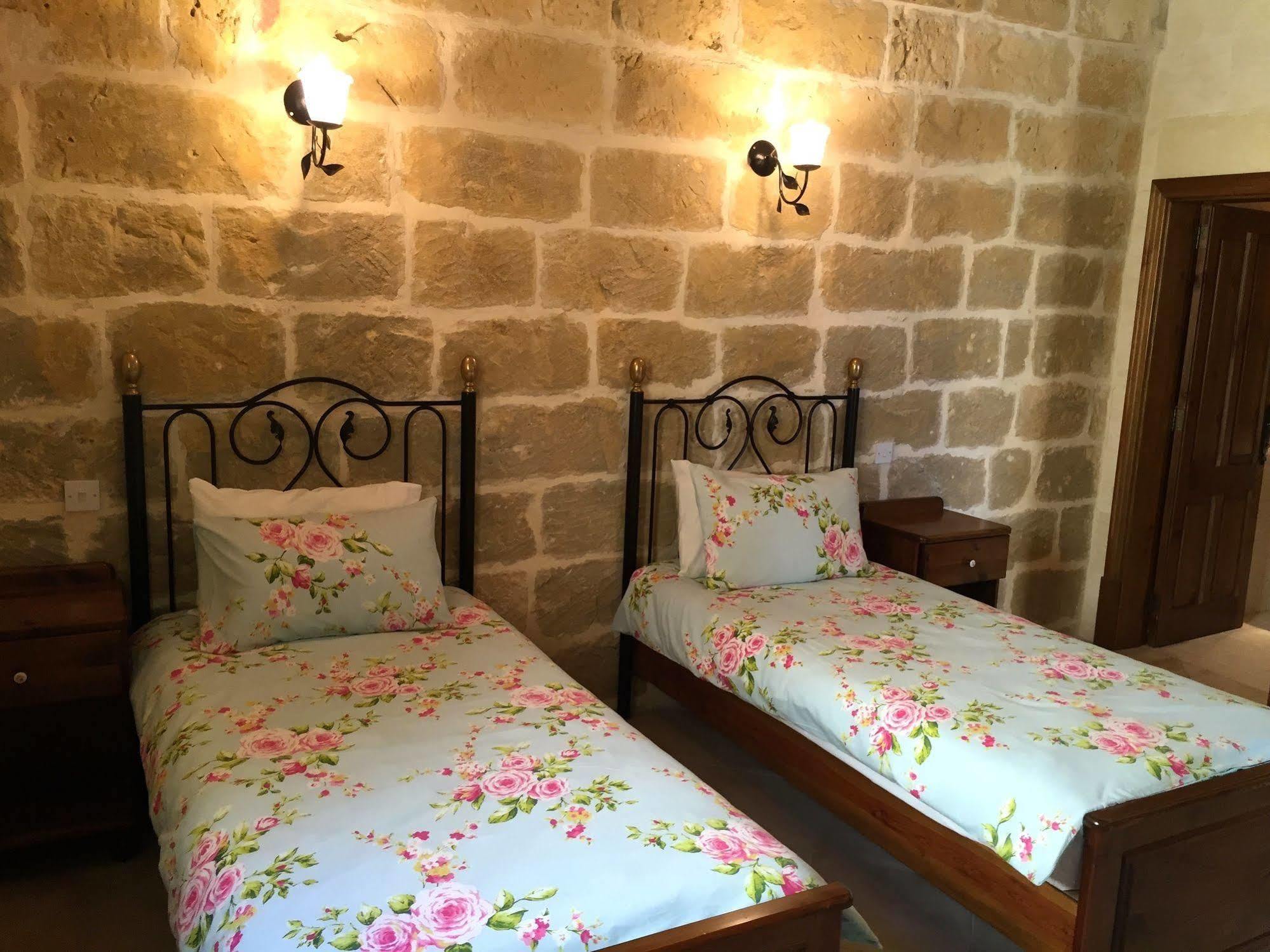 Ellie Boo Bed & Breakfast วิกตอเรีย ภายนอก รูปภาพ