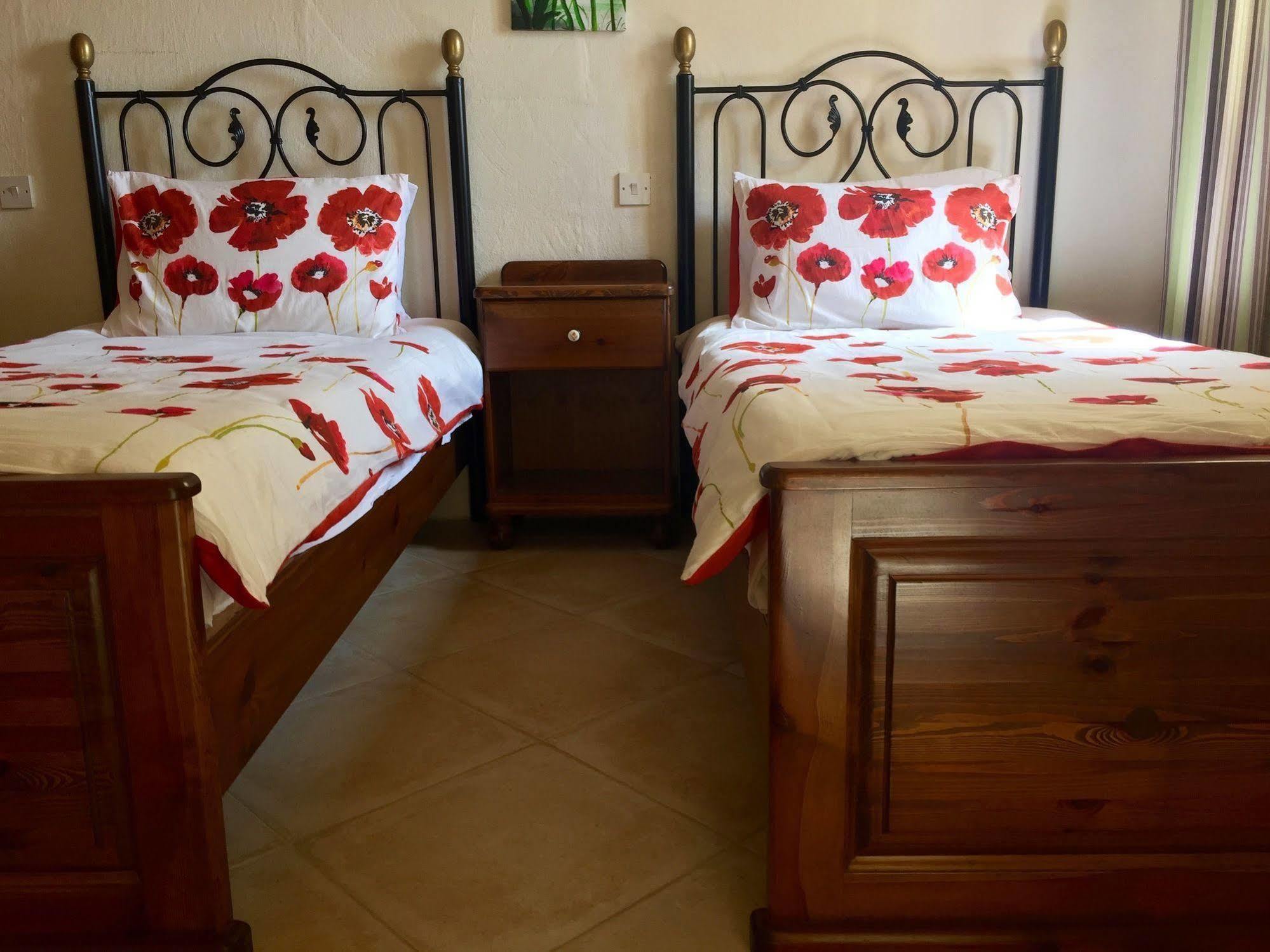 Ellie Boo Bed & Breakfast วิกตอเรีย ภายนอก รูปภาพ