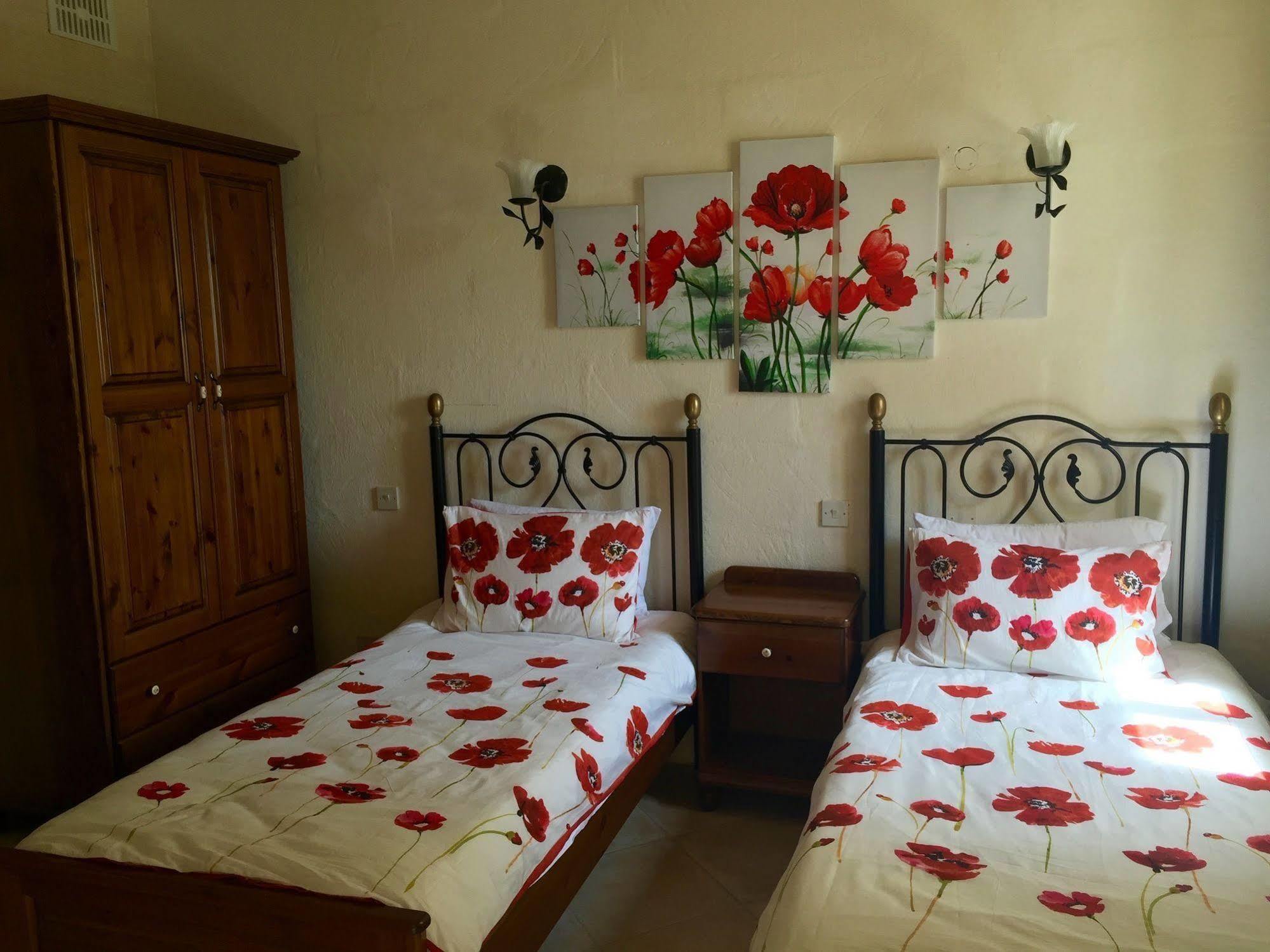 Ellie Boo Bed & Breakfast วิกตอเรีย ภายนอก รูปภาพ