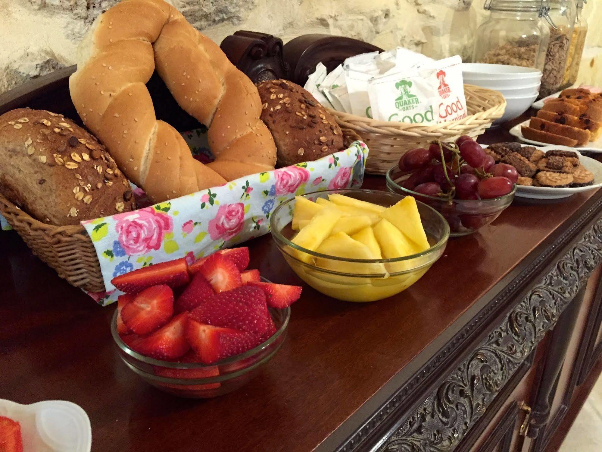 Ellie Boo Bed & Breakfast วิกตอเรีย ภายนอก รูปภาพ